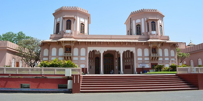 Sardar Vallabhbhai Patel Museum has a variety of artifacts of historical documents