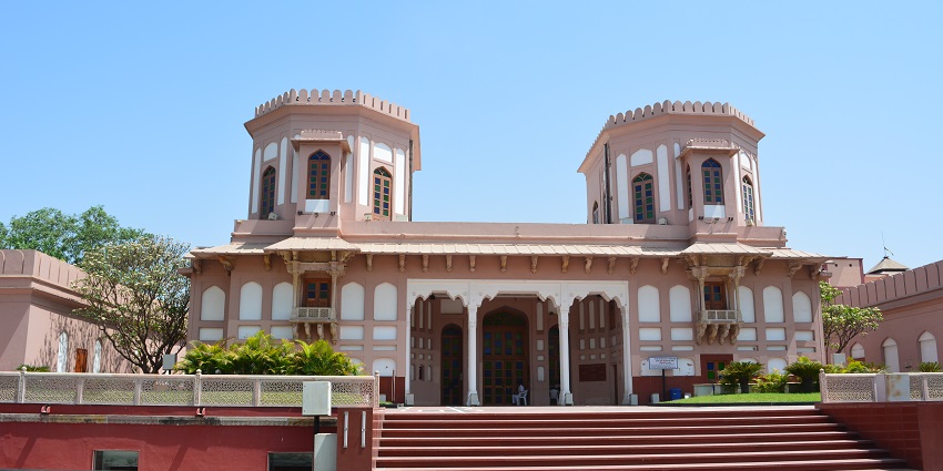 The Sardar Vallabhbhai Patel National Memorial is one of the major attractions here.