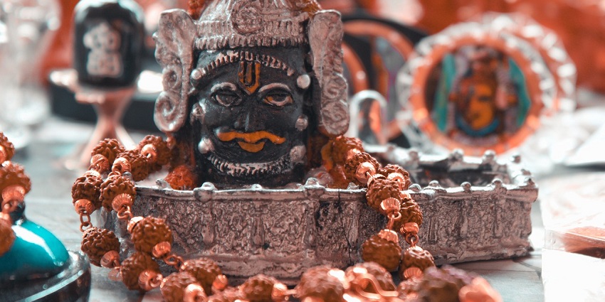 Sarikhand Mahadev is a temple dedicated to Lord Shiva and attracts visitors.