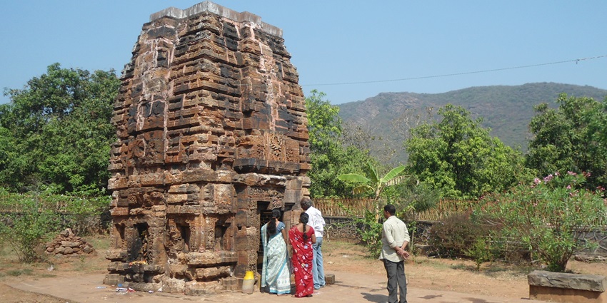 Saripalli is a scenic and peaceful village with religious and historic significance.