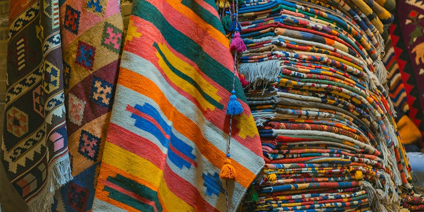 The iconic Sarojini Nagar market, one of the best places for wedding shopping in Delhi.