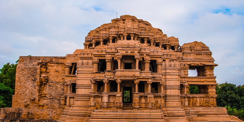 The sas-Bahu temple of Gwalior depicts the harmonious relationship between mother-in-law and daughter-in-law