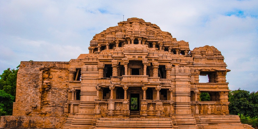 The front view of Sas Bahu Temples, a famous place near Gujari Mahal Archaeological Museum