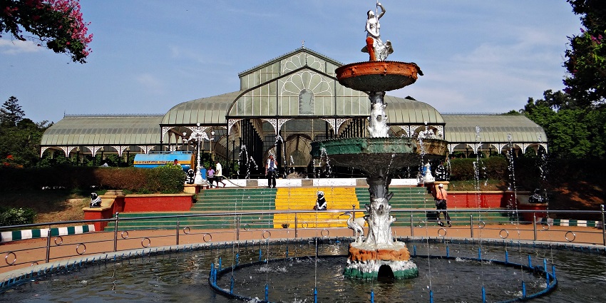 A refreshing water fountain is a must in water parks in Mangalore.
