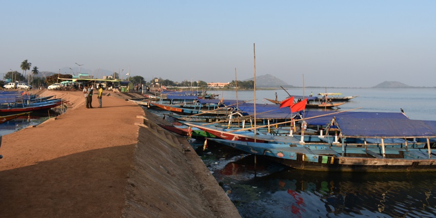 Surreal view of a beautiful dam in the town of Satapada located in the state of Odisha.