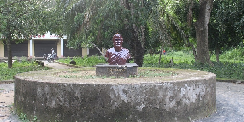 Satyabadi Bakula Ban is a beautiful and serene garden known for its rich biodiversity.