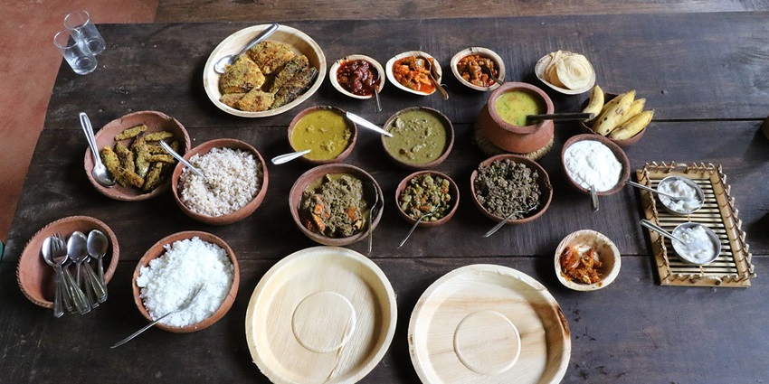 Delicious Goan Food spread in one of the authentic restaurants in Arambol to explore.