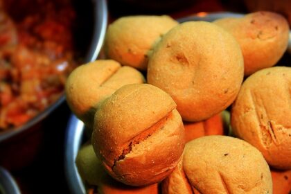 Devour tasty street food in Udaipur offers diverse flavours, from spicy chaat to jalebi.