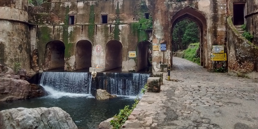 Sawai Madhopur features Ranthambore National Park, historic forts, and wildlife.