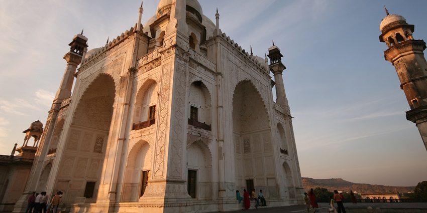 Witness the intricate architecture of sawantwadi Palace with the clear blue sky in backdrop.