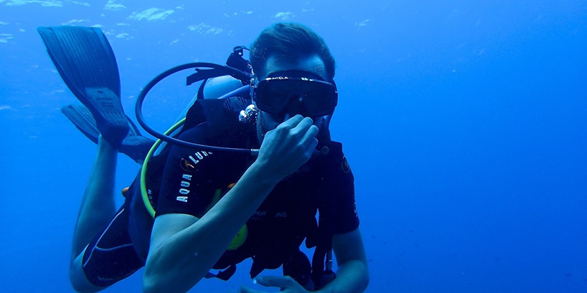 A scuba diver exploring underwater, a must-do Calangute beach water sport when visiting.