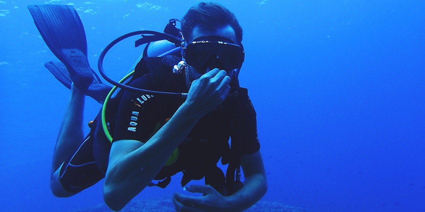 Scuba diver rushes out for this adventurous activity in the island of Tunku Abdul Rahman Park.