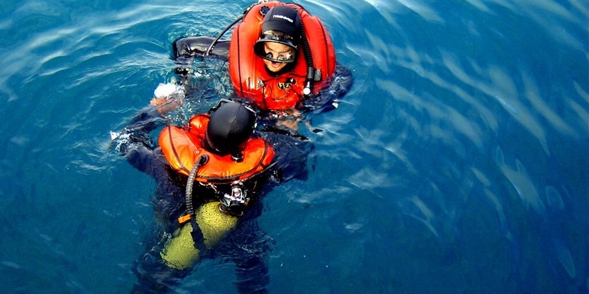 Mataking Island, one of the best places for Scuba Diving Malaysia, provides inflated buoyancy compensators.