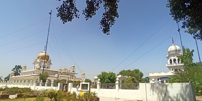 Seeking blessings at Darbar Sri Vardaansar Manji Sahib Ji, one of the spiritual things to do in Rohtak.