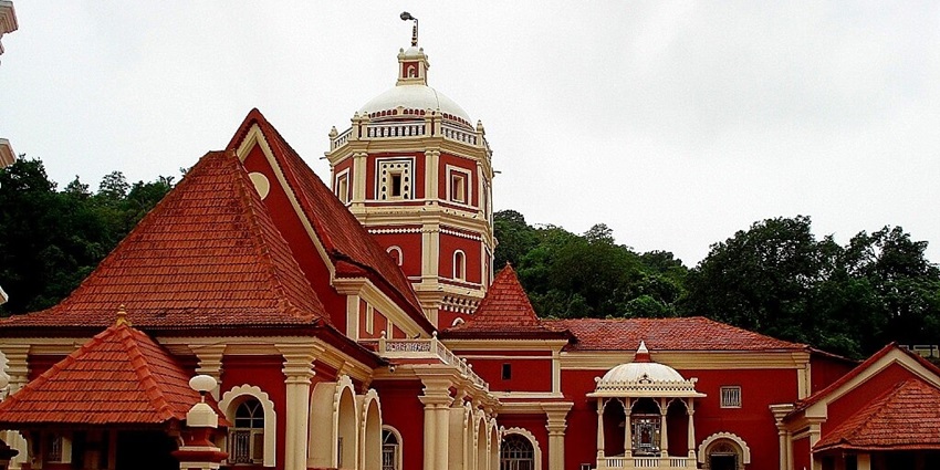 Enjoy the spiritual ambience of the Shri Shantadurga Temple with its massive prayer hall