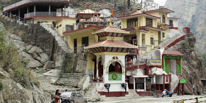 Sidh Baba Ka Mandir is perched on a hill, providing panoramic views of the area.