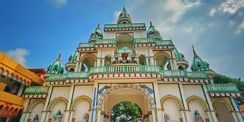 A glimpse of the majestic Shadani Darbar, one of the most popular temples in Raipur.
