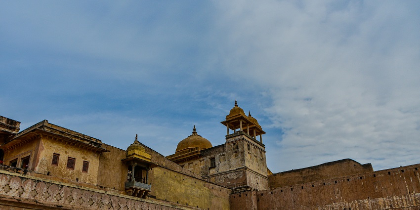 A traditional style Shahabad fort, one of the best places near Sorsan Wildlife Sanctuary.