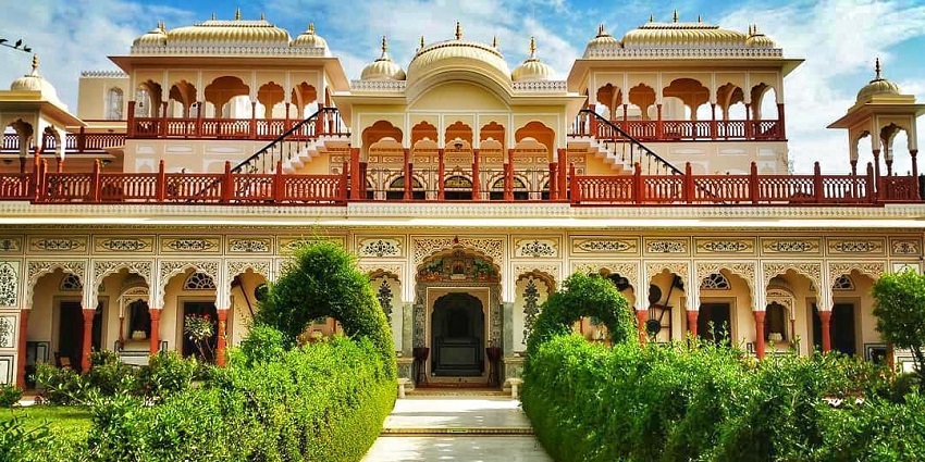 Front view picture of Shahpura Haveli in Rajasthan, converted into a heritage hotel.