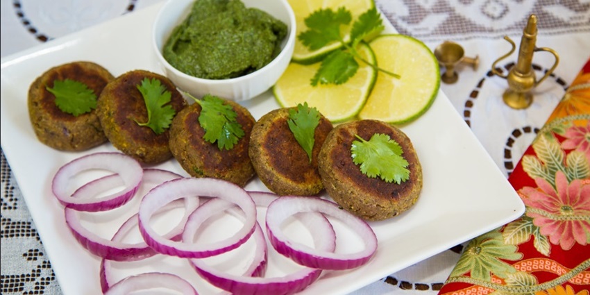 Shami kebab served with lomon, onions , mint chutney and garnished with corianders