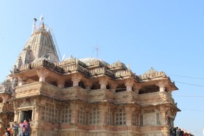 Picturesque view of the Shamlaji temple with tourists walking in and out of the building