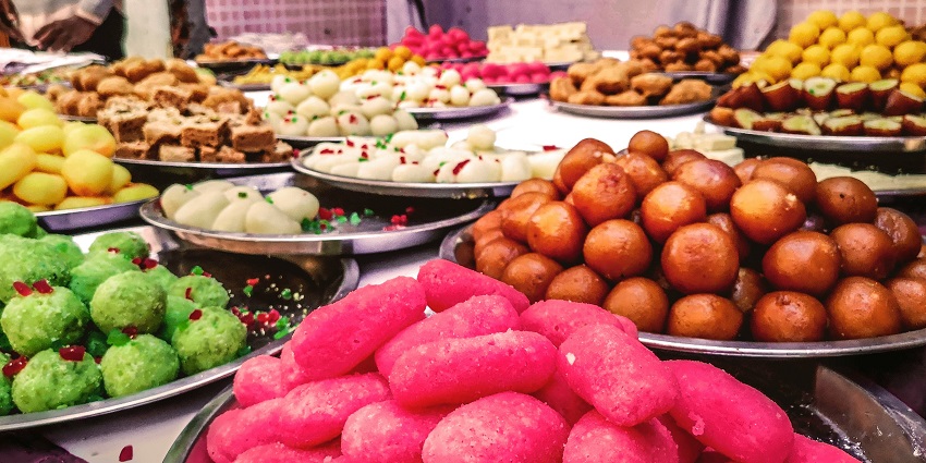 Shandar Sweet House in Rajasthanoffers authentic Rajasthani sweets since 1984 to all.