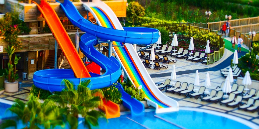 The Baroda water parks feature numerous water slides.
