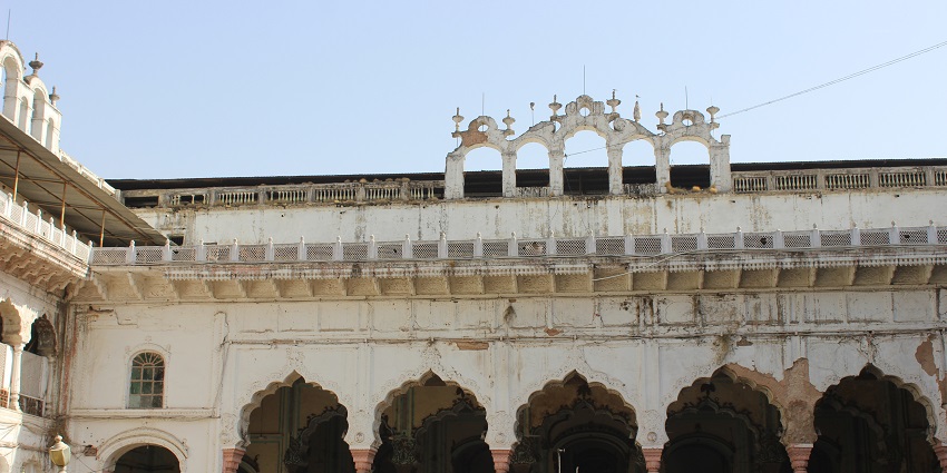 Front view of Sadar Manzil, one of the best spots in Bhopal for couples.