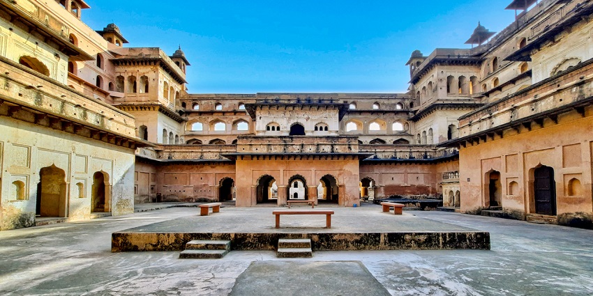 Courtyard of Shaukat Mahal, featuring an elegant historical building with intricate architecture