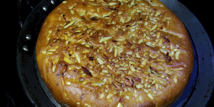 One of the best street food places in Delhi, Jama Masjid offers various delicacies like sheermal.