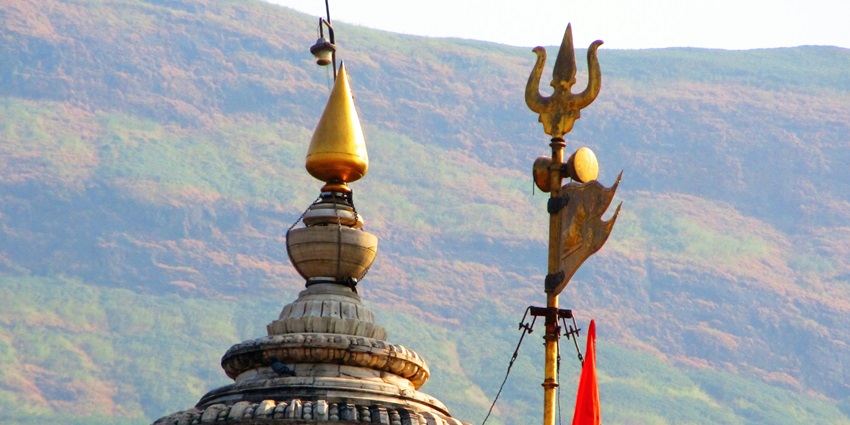 Sheetla Mata Mandir is one of the holiest shrines, attracting several devotees every day.