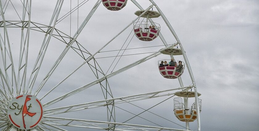 A picture of a ferris wheel at an adventure Park in Haryana on a cloudy day