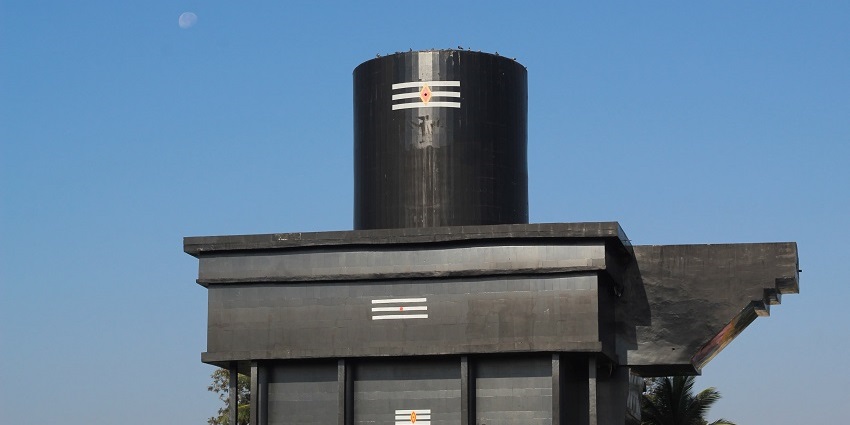 A Shiva Lingam, a sacred symbol in Hinduism - things to do in Rajahmundry.