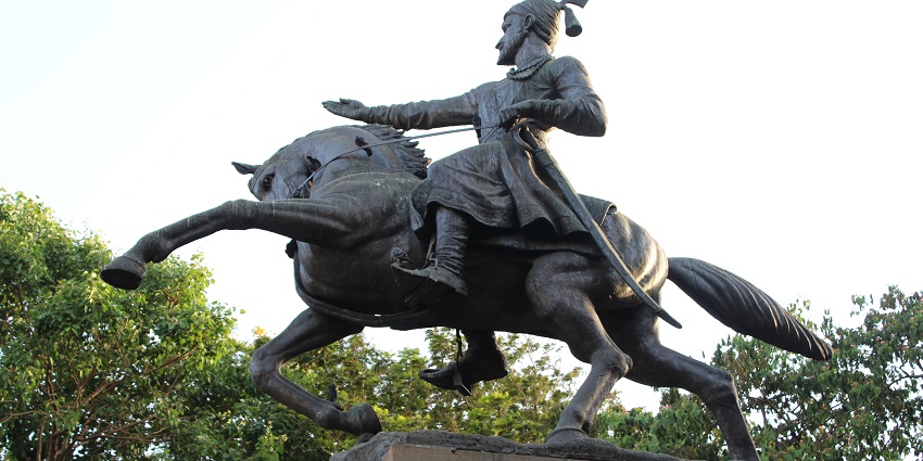 There are many places to visit in Dadar like Shivaji Park, a vibrant hub for sports and relaxation.