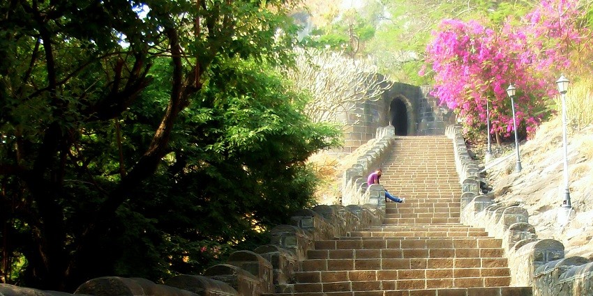 Shivneri Fort offers stunning views and rich heritage near Bhimashankar for travellers.