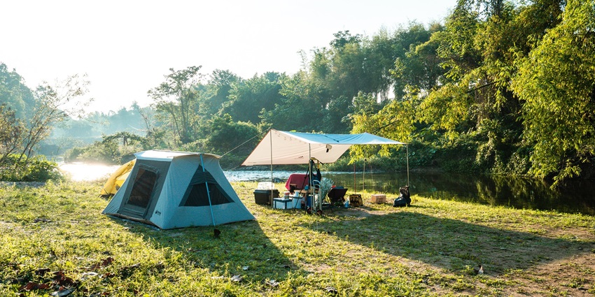 Shoghi is another site that is popular among families, friends, and solo travellers.