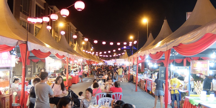 One of the best things to do in Goa at night is to shop at the night markets here
