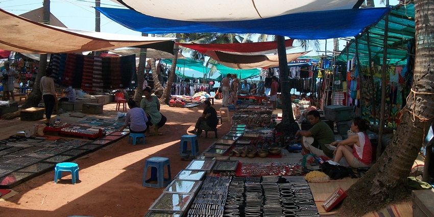 Shopping at the Tibetan Handicraft Market is one of the best things to do in Calungate