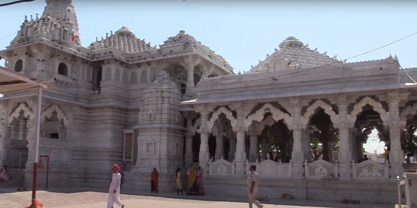 Asha Puri Maa Temple is one of the peaceful Surat temples to visit for spiritual serenity.