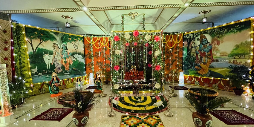 Shree Radha Krishna Temple is located in the scenic and touristy town of Calangute
