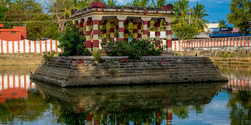 Shyam Kund, a sacred water tank near Khatu Shyam Ji temple, a quaint tourist attraction.
