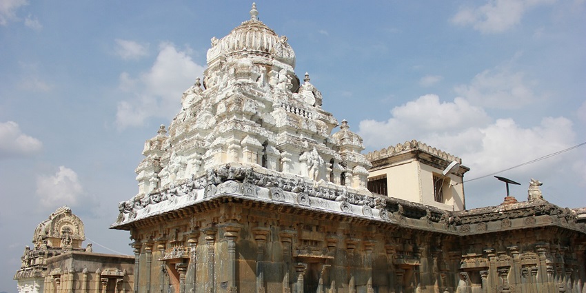 The temple features Dravidian-style architecture with intricate and artistic carvings.