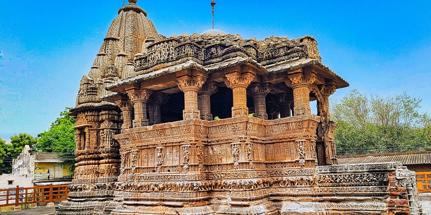 Shree Swaminarayan Temple is one of the spiritual places to visit near the Aqualand water park.