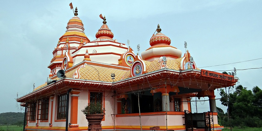 A serene view of Parra Mahadev Temple, showcasing intricate architecture and a deity statue