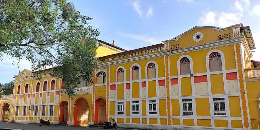 The ancient Shri Saptakoteshwar Mandir is a holy shrine dedicated to Lord Shiva.