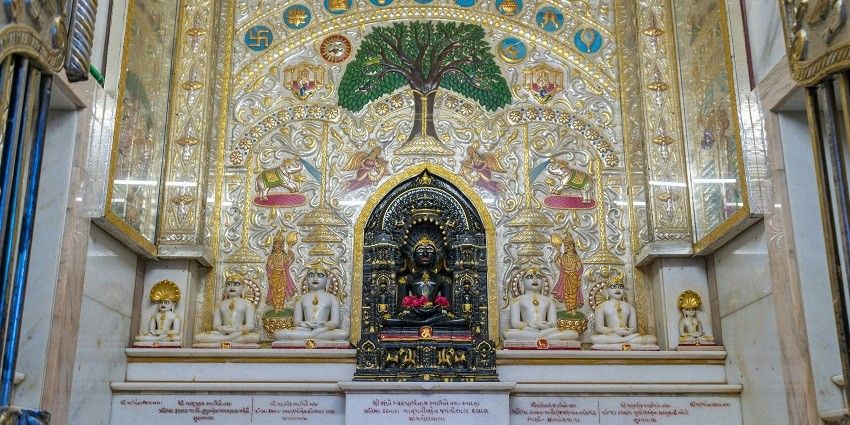An image of Shri Digambar Jain Siddha Kshetra located in the Pavapuri, Bihar, India.
