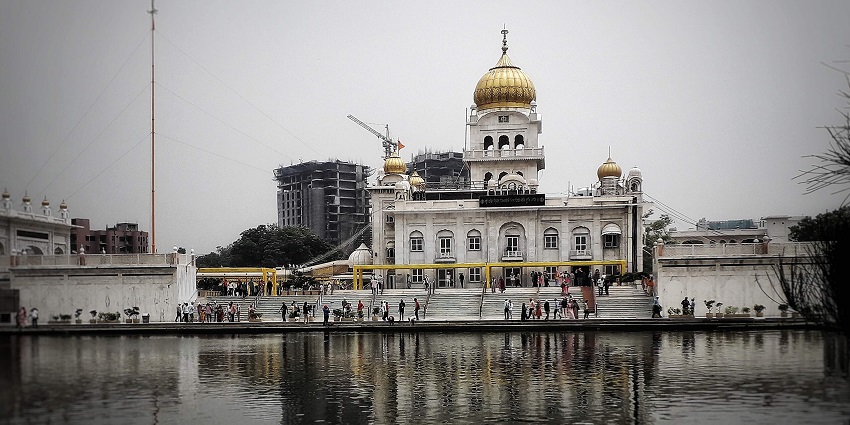 A mystic building of Shri Gurudwara Bangla Sahib situated at Connaught Place, New Delhi