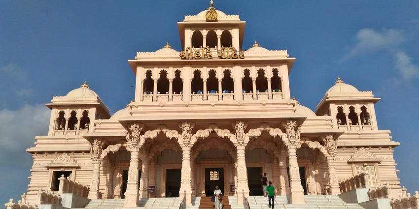Shri Hari Temple is one of the popular religious shrines in Porbandar, Gujarat.