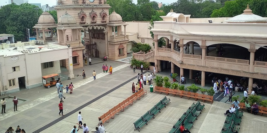 Top view of the courtyard inside the Jaganathji temple, with visitors sitting on the benches