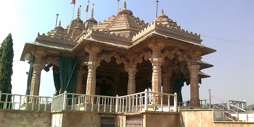 Shri Krishna Mandir in the scenic vicinity of the beautiful settings of the Jalgaon district in India